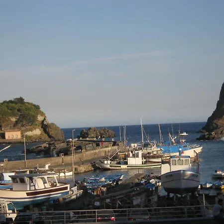 Aci Trezza Fronte Mare *