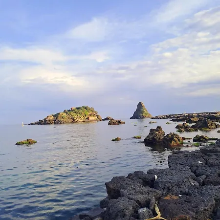 Aci Trezza Fronte Mare Apartment *
