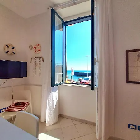 Aci Trezza Fronte Mare אצ'י קסטלו