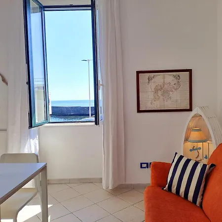 Aci Trezza Fronte Mare דירה אצ'י קסטלו